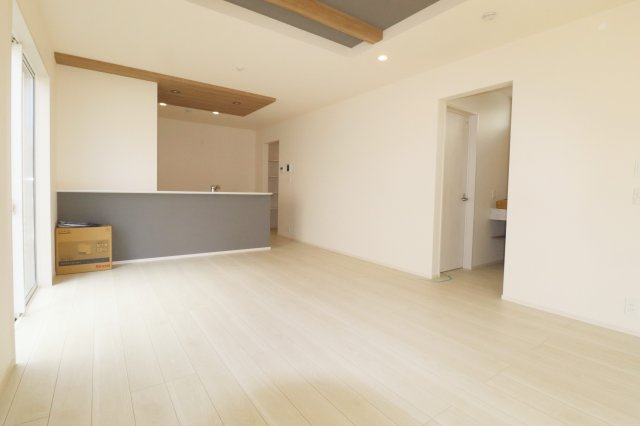 郡山市芳賀３丁目　　　８号棟　　　芳賀小学校、郡山第４中学区の居間・リビング