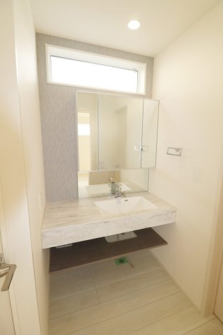 郡山市芳賀３丁目　　　８号棟　　　芳賀小学校、郡山第４中学区の独立洗面台