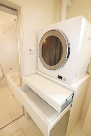 郡山市芳賀３丁目　　　８号棟　　　芳賀小学校、郡山第４中学区の洗面所|ガス乾燥機　乾太くん