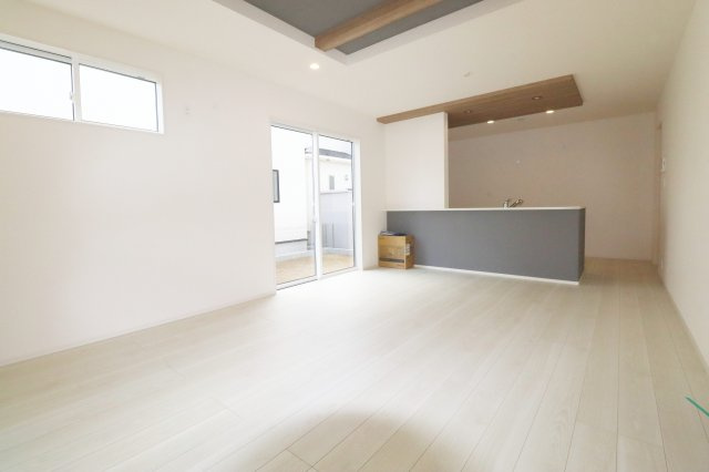 郡山市芳賀３丁目　　　８号棟　　　芳賀小学校、郡山第４中学区の外観|東側前面道路