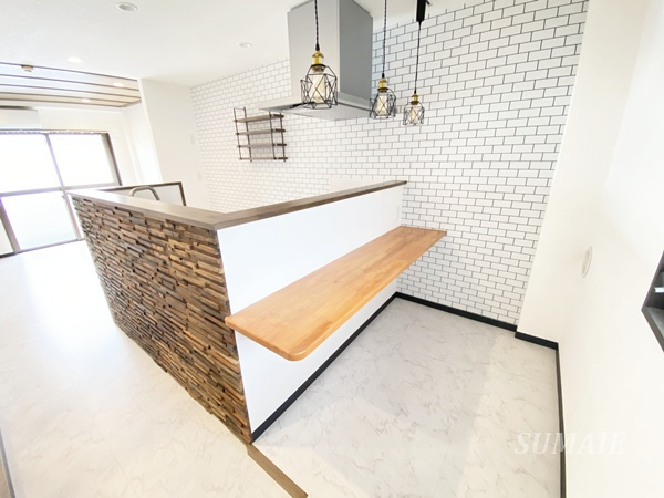 キャッスルカネコの内装|食事は横に並んで戴きます