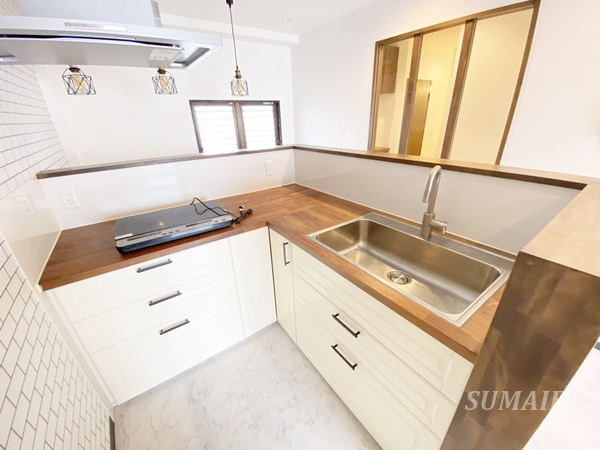 キャッスルカネコのキッチン|作業のしやすいL字型のキッチンです！