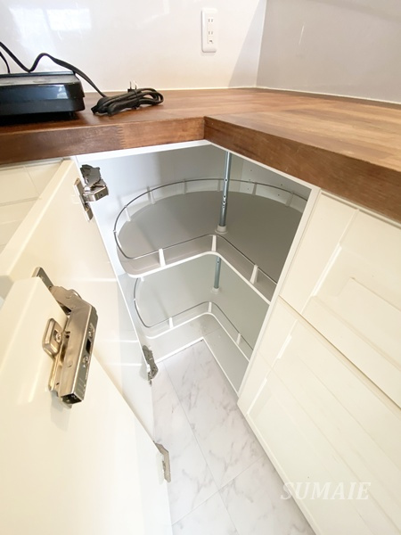 キャッスルカネコのキッチン|回転式の収納には何を入れましょう