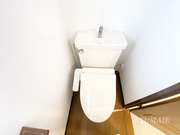 キャッスルカネコのトイレ|温水洗浄便座です