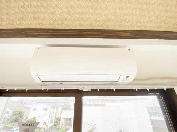 キャッスルカネコの設備|エアコンはリビングと洋室の各お部屋に設置されてます