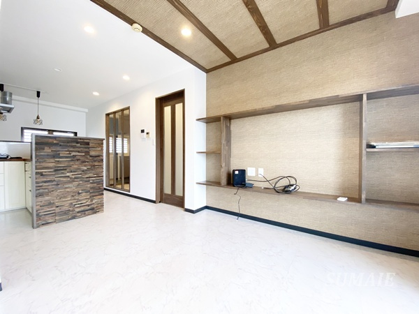 キャッスルカネコの居間・リビング|日当たりの良いリビングです