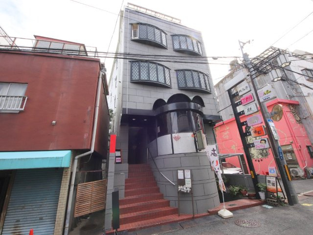 ホリディビルの外観