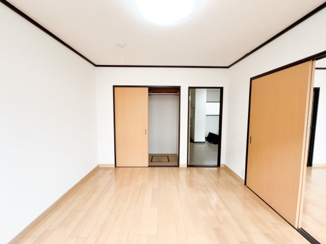 タウニー塩田町の洋室