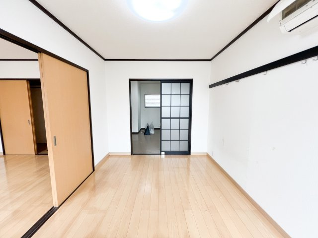 タウニー塩田町の洋室