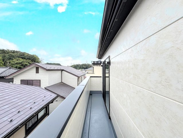 戸塚区名瀬町　新築戸建てのバルコニー|◆日当たり良好なバルコニー！毎日のお洗濯にも嬉しいですね！
