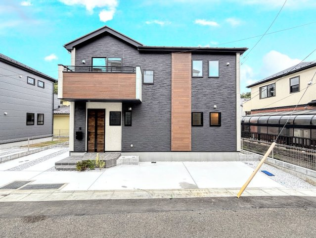 戸塚区名瀬町　新築戸建ての外観|◆一戸建てを中心とした街並みが整然と続き、周辺は高い建物が建っていないので、緑の多い閑静な趣を感じる環境です。街並みや周辺環境も重要なポイントです！！
