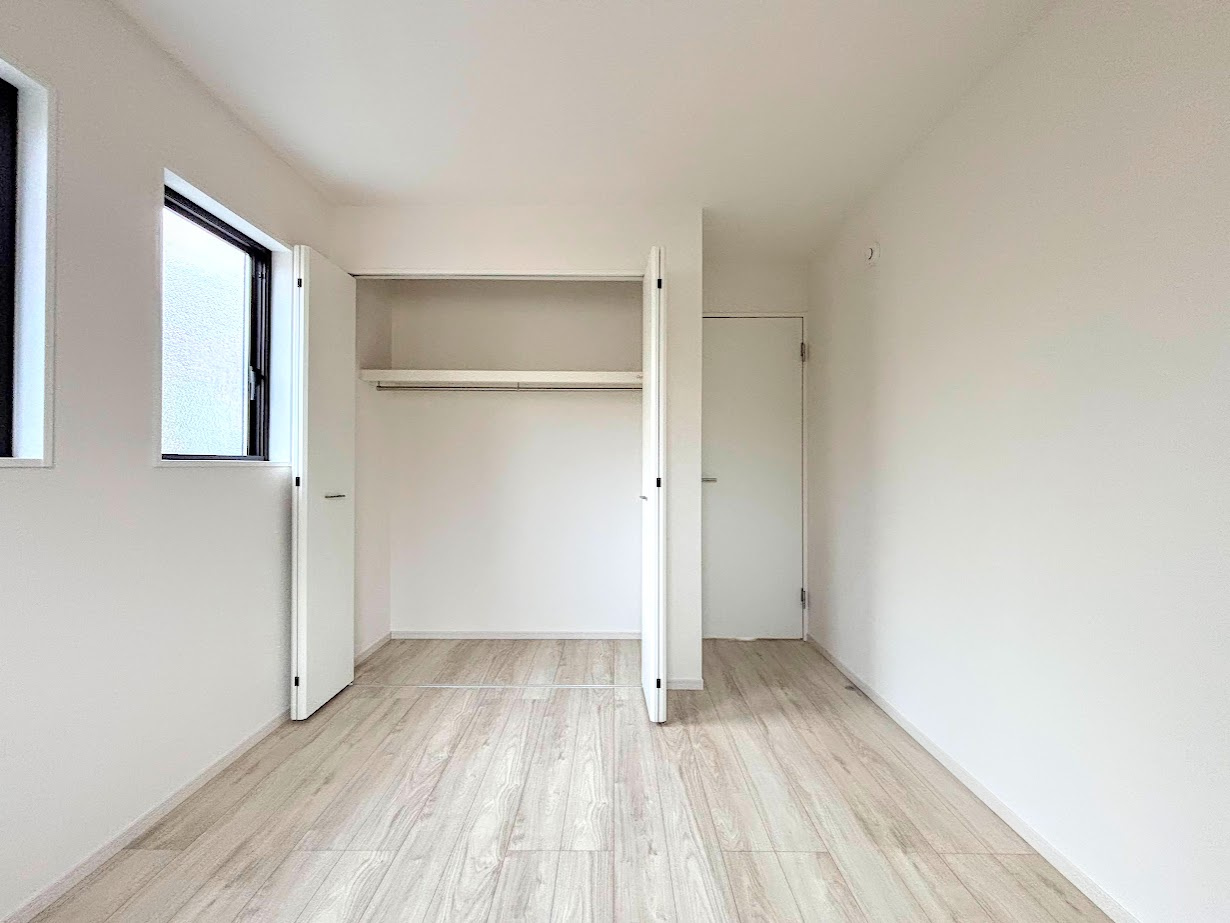 戸塚区名瀬町　新築戸建ての洋室|◆子どものスタディ空間として、あるいは書斎やホビールームとして生活スタイルに合わせて使えるプライベートルーム。居心地のいい落ち着いたインテリアが似合います。
