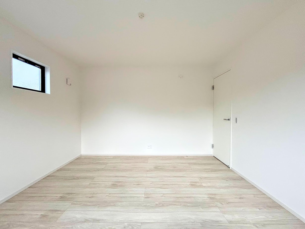 戸塚区名瀬町　新築戸建ての洋室|◆感性を育むプライベートルームはシンプルでスマートな空間。好みの空間で読書をしたり、音楽を聞いたりと一人の時間も充実したものにできます。
