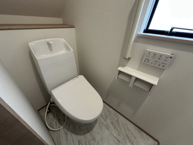 明石市西明石町２丁目新築戸建Ｂ号棟のトイレ