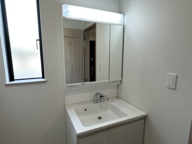 明石市西明石町２丁目新築戸建Ｂ号棟の独立洗面台