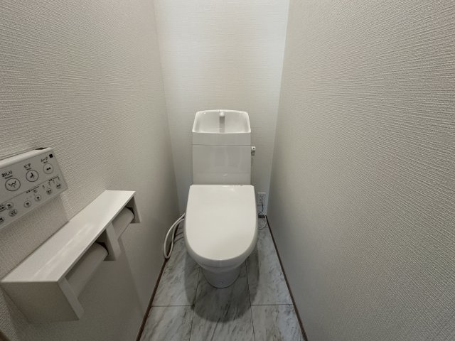 明石市西明石町２丁目新築戸建Ｂ号棟のトイレ