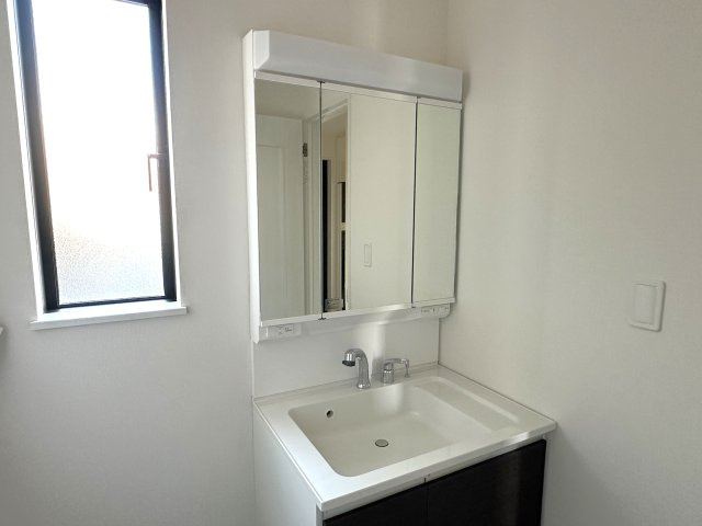 明石市西明石町２丁目新築戸建A号棟の独立洗面台