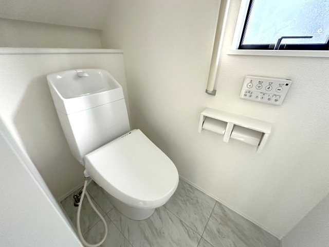 明石市西明石町２丁目新築戸建A号棟のトイレ