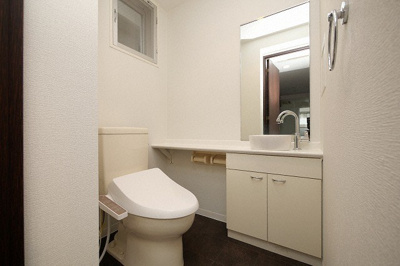 【トイレ】 | アーバンフラッツ瓦町 | 落ち着いた色調のトイレです