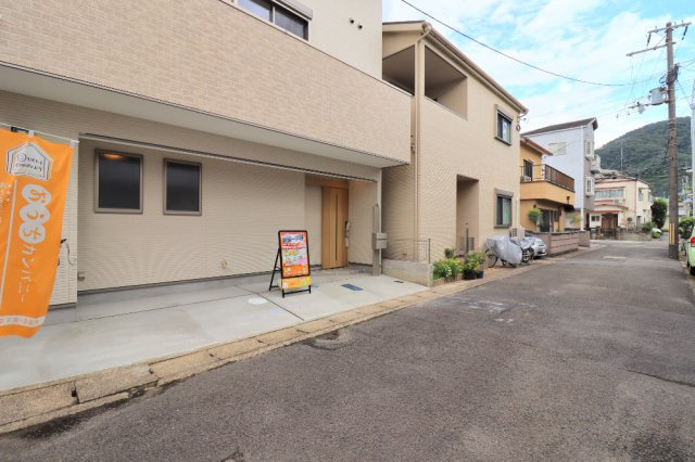 椥辻草海道町の駐車場