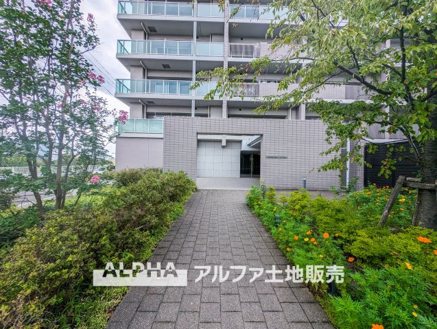 Brillia多摩ニュータウン E棟の外観