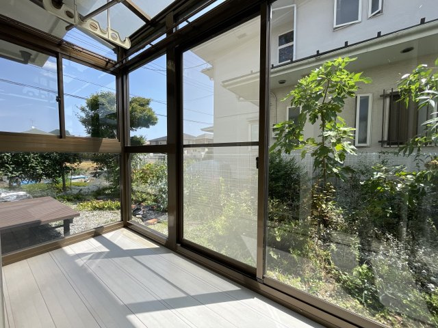 教育環境◎サンルーム付リノベ宅/玄関吹き抜けで明るい住まい　川越市笠幡のその他|サンルーム付きで洗濯物も乾きやすい