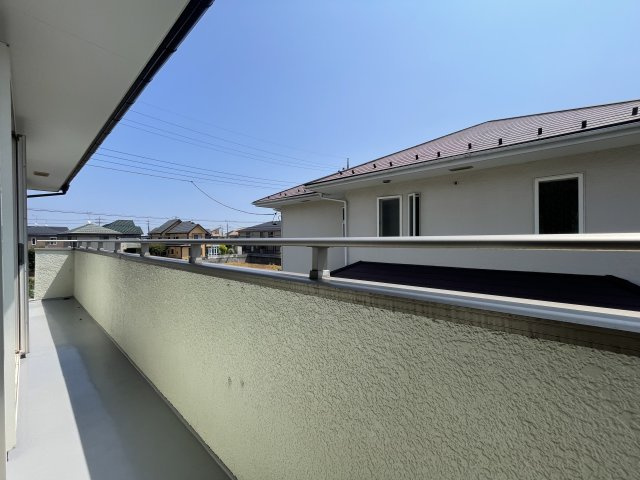 教育環境◎サンルーム付リノベ宅/玄関吹き抜けで明るい住まい　川越市笠幡のバルコニー|広々としたバルコニーです