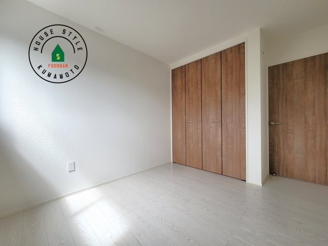 菊池郡大津町大字町第10‐2棟(2号棟)の内観：施工例|柔らかい陽光が差し込む明るいお部屋を演出する設計。彩光の取れる窓が気持ちの良いお部屋を創り上げます。