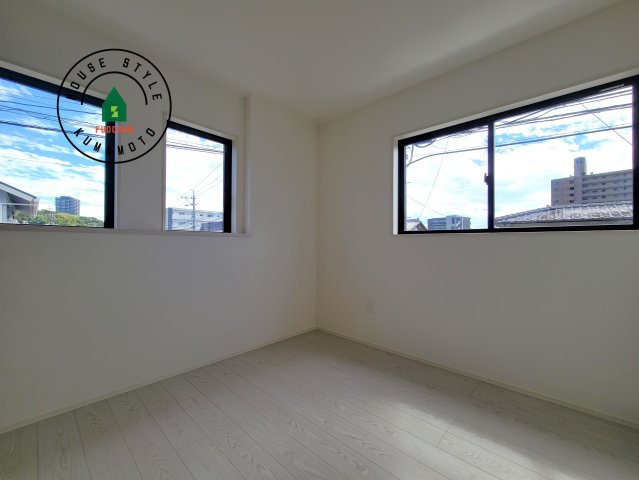 菊池郡大津町大字町第10‐2棟(2号棟)の内観：施工例|穏やかな光が差し込む室内には、穏やかな時間が流れます。