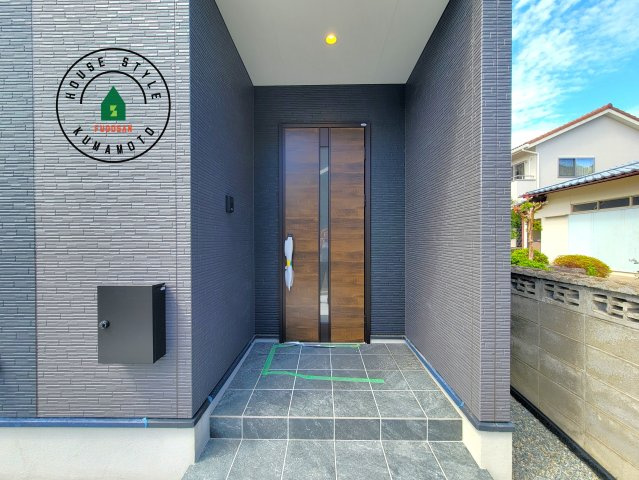 菊池郡大津町大字町第10‐2棟(2号棟)の外観：施工例|おでかけの時も帰った時も、「我が家」を最初に感じでもらえる素敵な空間に。