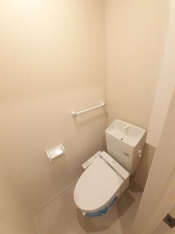 アルコバレーノ　ルーチェのトイレ|嬉しい温水洗浄便座付き♪