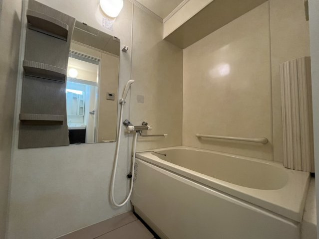 メイゾン桂東の浴室