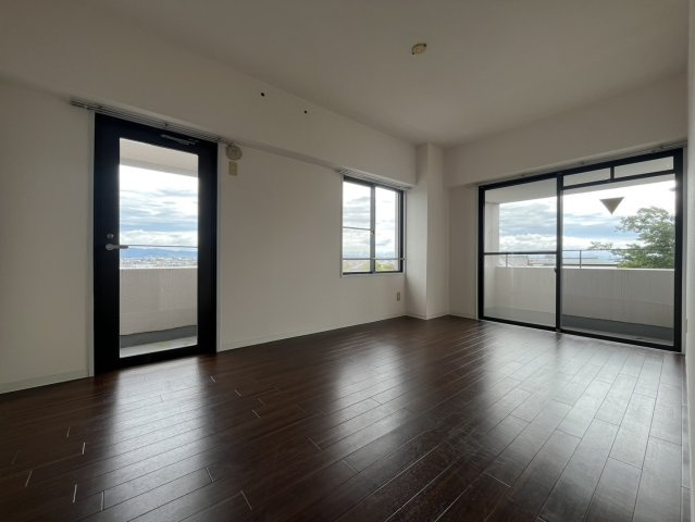 メイゾン桂東の洋室