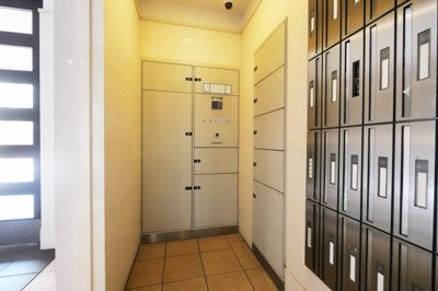 【その他共用部分】 | プレサンス心斎橋ラヴィ | 宅配ボックスです