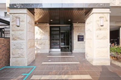 【エントランス】 | プレサンス心斎橋ラヴィ | 落ち着いたエントランスです