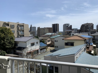【展望】 | 前面はさえぎる高層ビルもなく、美しい青空の眺望が広がります