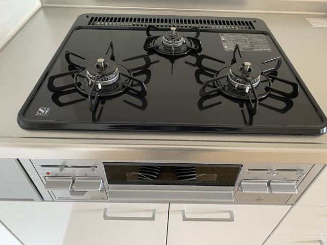 【キッチン】 | サンシャイン大橋 | 3口コンロ+グリルで効率的にお料理が進められます