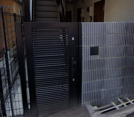 ルミエール荒川町屋のエントランス