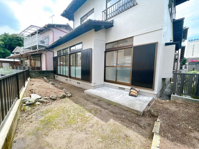 【庭】 | 太宰府市梅香苑１丁目　戸建て | お庭は南向きで日当たりがよいので、ガーデニングや家庭菜園を楽しんでいただけます