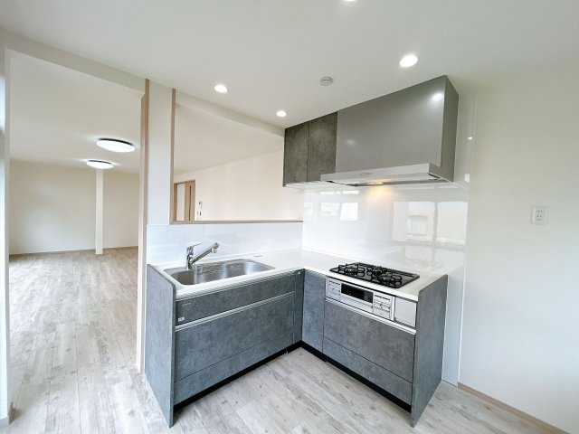 【キッチン】 | 太宰府市梅香苑１丁目　戸建て | お料理をしながら会話を楽しめる新品のカウンターキッチンです