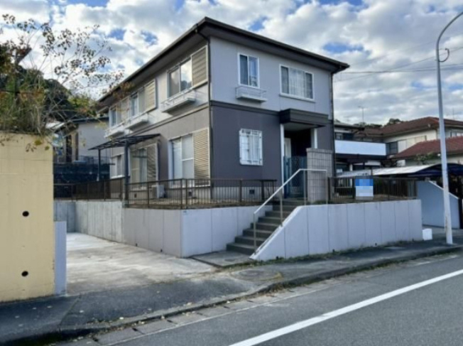 【外観】 | 福岡市南区柏原６丁目　戸建て | 外壁・屋根塗装完了しています。少し高台になっているので外からの視線が気になりにくいです