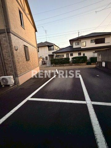 リヴェールＮＯＭＵＲＡの駐車場