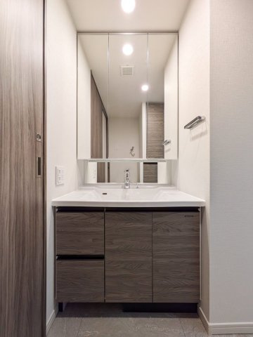 グランド・サンリヤン西新の玄関