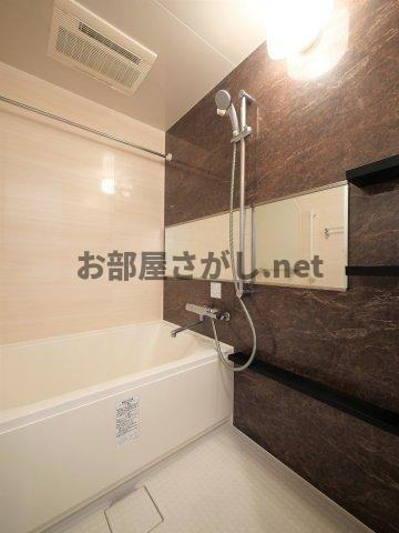 ハーモニーレジデンス東京アーバンスクエア#002【ペットOKのデザイナーズ／11月下旬入居可】の浴室|明るい色調の室内です