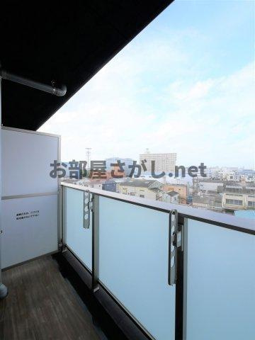 ハーモニーレジデンス東京アーバンスクエア#002【ペットOKのデザイナーズ／11月下旬入居可】のバルコニー|内装は落ち着いています