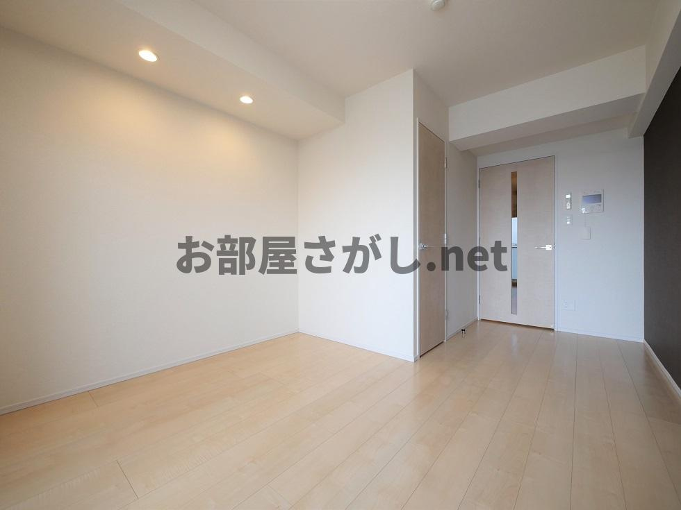 ハーモニーレジデンス東京アーバンスクエア#002【ペットOKのデザイナーズ／11月下旬入居可】の居間・リビング|明るい室内です