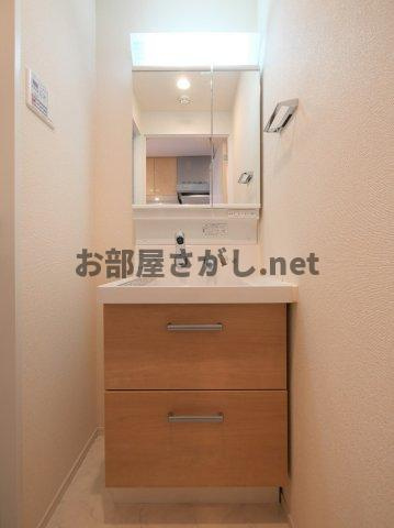 ハーモニーレジデンス東京アーバンスクエア#002【ペットOKのデザイナーズ／11月下旬入居可】の独立洗面台|きれいな内装です