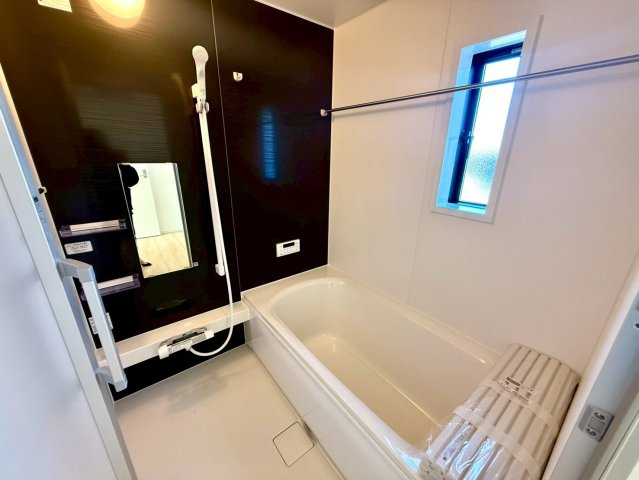 南国市大そね甲新築建売の浴室|落ち着いた色合いの浴室で、一日の疲れをゆったり癒せます