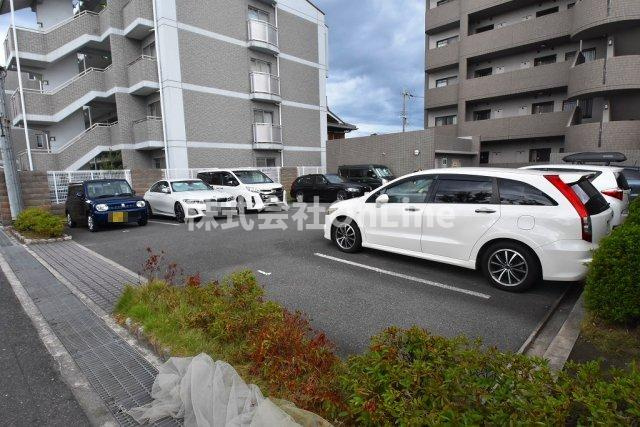 グランリジェールの駐車場