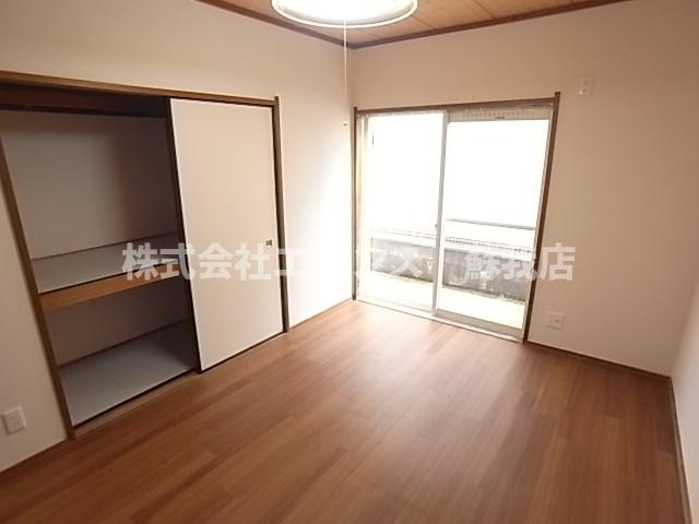 【寝室】 | ハイツプリティウッド | 使い勝手のいい寝室です